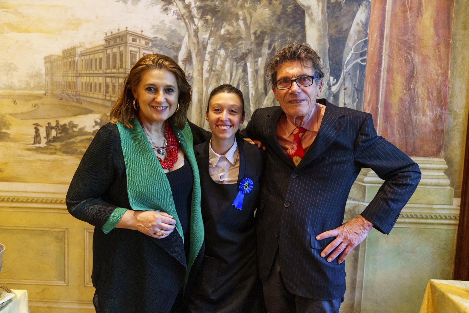 Alessia Chignoli, vincitrice di Emergente Sala 2023, con Luigi Cremona e Lorenza Vitali